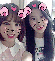 moomhyuna:  eunha & sana 