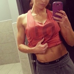 sexygymchicks:  @ms_sammy_b_fit: Great pre-road