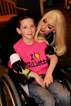 zeegaga6:  carpemotherfxckingdiem:  illounavy:  fahrlight:  oestrogencookies:  ofmiceandbringthehorizon:  zeegaga6:  she didn’t name her self mother monster for no reason she truly care for us as a mother  I have so much respect for this woman.  people