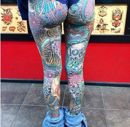 ilikehorimono:   holy dog shit these legs these leg sleeves .. That colorful booty anyone who’s done