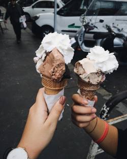 overcalm:  It’s Halloween day but still a good time for an ice cream🎃🍦 Ig: @martaxpett (at Basilica San Paolo) 