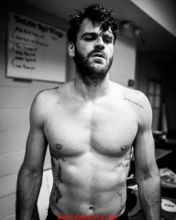 shirtless-people:  The-Chainsmokers DJ Alex