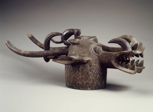 Mask (wabele or wo) of the Senufo people, Côte d'Ivoire.  Artist unknown; early 20th century.  Now i