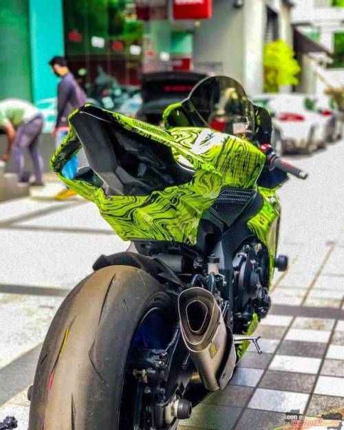 2015 Yamaha R1 wrapped, http://www.daidegasforum.com/forum/forum-specifici-di-marca/yamaha/foto-e-vi