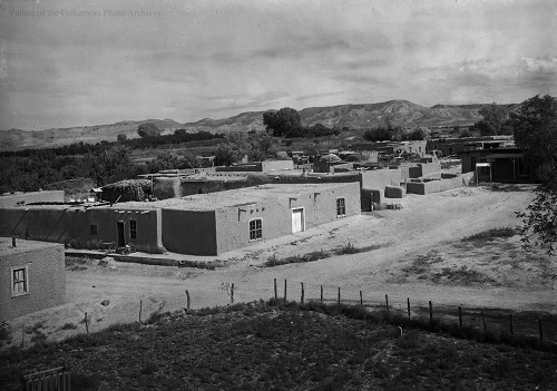 Adobe homes, Santa Cruz, New MexicoPhotographer: Kenneth ChapmanDate: 1929Negative Number: 028707