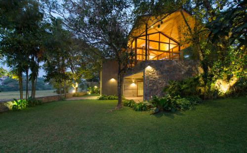 archatlas: Family Retreat at Malabe Architect Palinda Kannangara