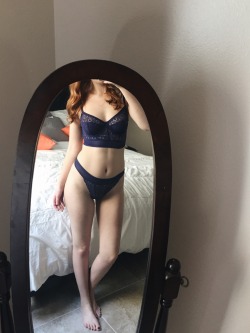 elshalarossa: erotic-nonfiction: Mornings in the mirror Look at this babe I get to hang out with later today! &lt;3 &lt;3  