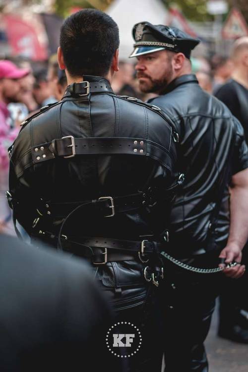 kfphotos:  I love seeing a sub in full straightjacket being leash around the folsom street fair. Fol