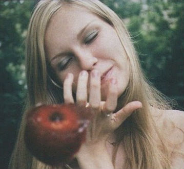 sixv:Kirsten Dunst as Lux Lisbon in The Virgin Suicides (1999)
