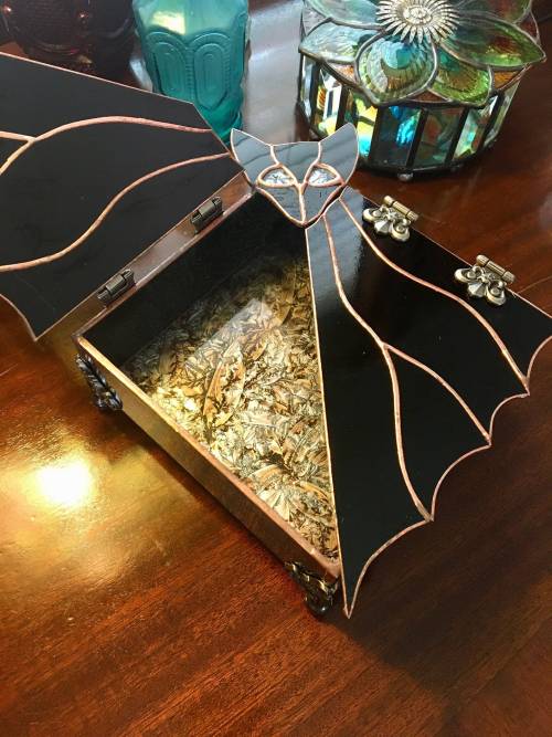 literalliterature:sosuperawesome:Stained Glass Bat Jewelry BoxesThe Glass Hive on Etsy [ID: Several 