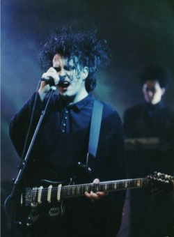 black-market-musick:  Robert Smith, 1989.