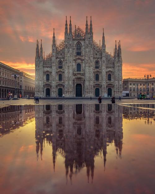 Sunset reflections Duomo di Milano