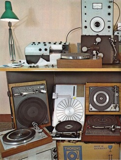 bongolampo:  Acos Rega Planet, AR-XB, B&amp;O 4002, Dual 1224, Garrard 70, Kenwood KA-5022, Kenwood KP-1022, Onkyo CP-80/M, Philips GA-408, Thorens TD-125 MK II, Toshiba SR-510 C, Yamaha YP-800. 