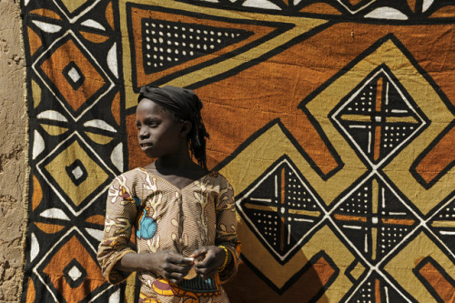 For the next week I will be sharing the African-centric photography of Paola Viesi. Ranging from cap