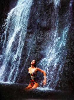 shialablunt:  “Voyage a Tahiti” Celia Forner by Thierry Le Goues for Glamour France July/August 1991