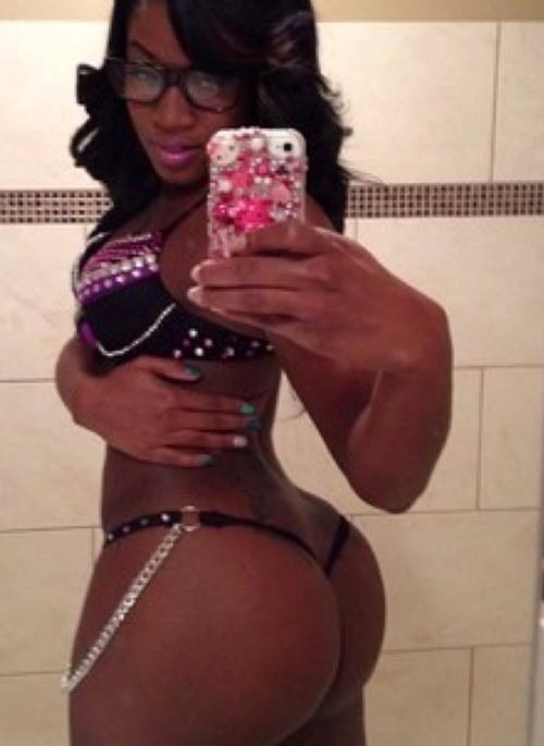 getmoneydollaz:  Who loves that chocolate ass Follow getmoneydollaz  Tight!!!!