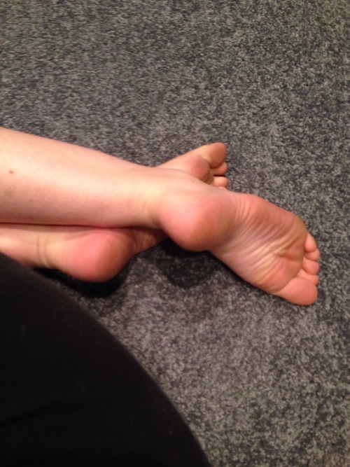 pinkysfeet:  Twisting and turning for your pleasure. There are so many places that need to be kissed. 💋