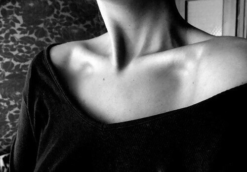 secret-soul-fly:  i want my collarbones noticed.