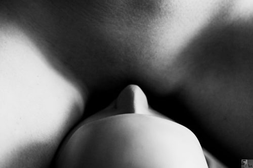 sortiedelacage:  La Fille et la Poupée. Photos de Frédérique Pottier. 