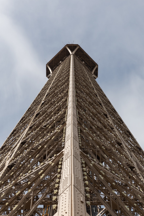 chrisbmarquez:    Wikipedia picture of the day on March 31, 2016Top of the Eiffel tower from its second floor, in Paris.Learn more. 