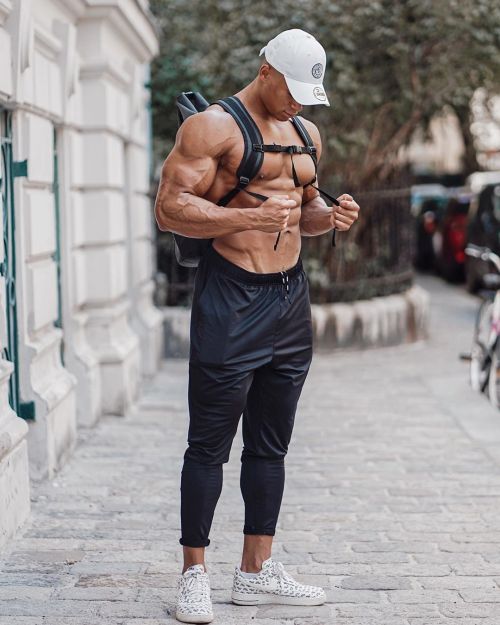 musclecomposition:Bodybuilder, Onome Egger