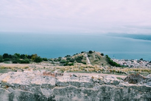 smallyabroad:Soluntum, a little Phoenician town on the island of Sicily… lovely ruins and a very ste