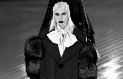 black-and-white-gaga:  Marc Jacobs Fashion