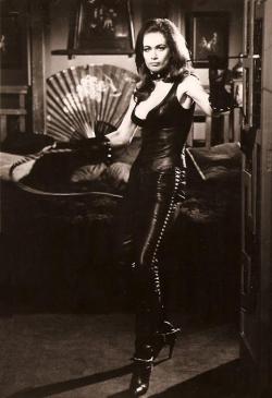 fantascientificamentevintage:  DominatrixValerie