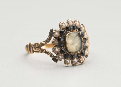 lesmiserablesfashions:Mourning ring c. 1824 [x]