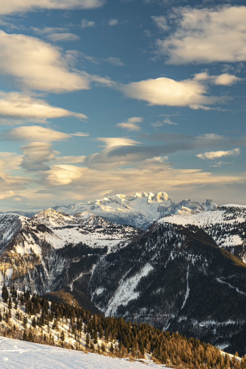 The Dachstein Massif with foehn cloudsSalzkammergut Mountains, Tennengau, Salzburg, Austria