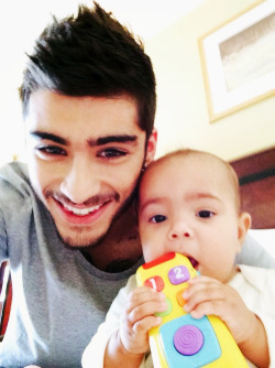 blamestyles:  “@zaynmalik: feels good to be da godfather!” 