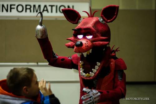 geekerypokery:some pictures of my foxy the pirate cosplay, which i debuted at Shutocon, courtesy of 