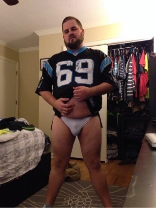 bub-rub:  ne-plus-ultra-bears:  What’s wrong with you guys in the North Carolina vicinity? Why hasn’t somebody snatched up this very sexy dude yet?  Damn this would be fun 