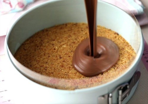 sweetoothgirl: NO-BAKE CHOCOLATE CHEESECAKE WITH SWEET-SALTY CRUST