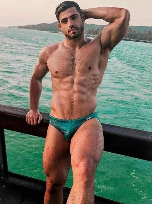 underwunder:  underwunder:Follow me @underwunderOver 33k followers and 75k posts  Follow me @underwunderOver 33k followers and 75k posts