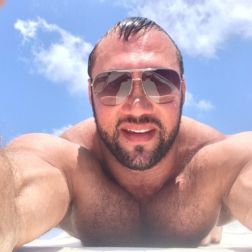 furonmuscle:  More of ultra-sexy Yury Mykhamedov!  Yes definitely ultra-sexy and the bulge adds to the fantasy 