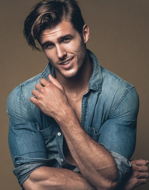 billyraysorensen:  Hot body – killer smile …Dusty Lachowicz