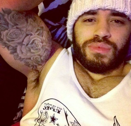 armpitluvrs:  Hot Beef ❤️