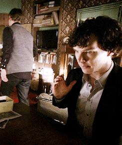 mirajani:zebrashavestripes:Why is his hand in the shape of a C?Never mind that…he did the blinkity-b