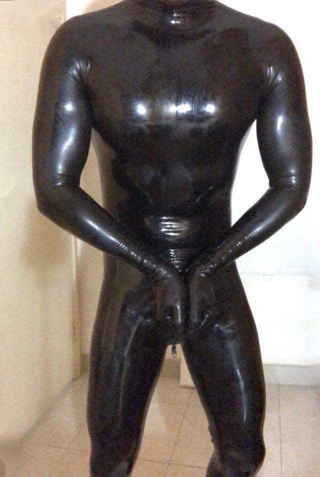 rubbermusclegod: Chest pump after intense workout in rubber