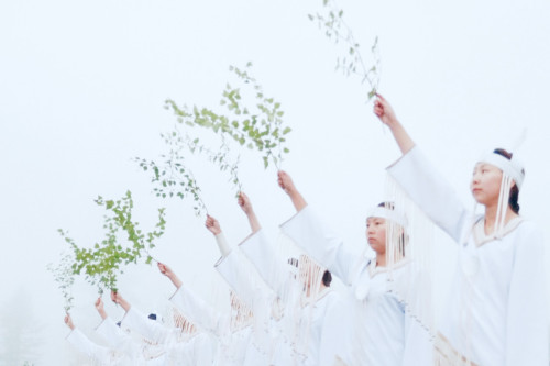 bobbycaputo: Glimpses Into A Pagan Cleansing Ritual Today based in France, photographer Ayar Kuo