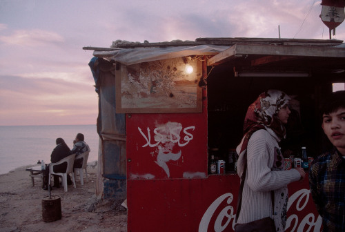 36v:Gueorgui PinkhassovLEBANON. Beirut. Picnic area down by the sea. 1996.