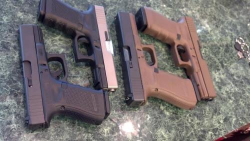 bolt-carrier-assembly:  muppetz540:  Rock out with your Glocks out  Dat tan G20  &lt;3 &lt;3