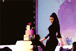 minajvtrois:  Nicki Minaj dancing to ‘Feeling Myself ft. Beyonce’ at Hot 97 VIP Lounge (x) 