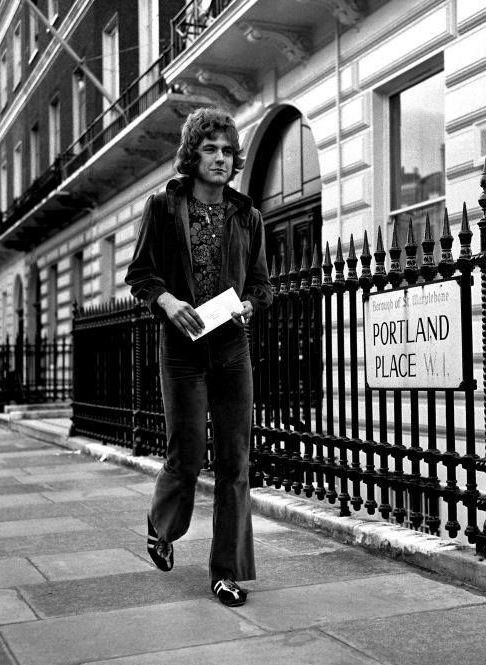 Led Zeppelin: young Robert Plant in London.