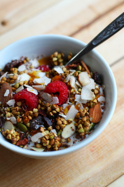 garden-of-vegan:Yoso unsweetened coconut yogurt, Emmy’s cacao coconut cereal, raspberries, and pumpkin seeds.