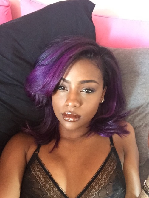 whitegirlsaintshit:justineskye: getting dressed BINCH!!!! FUCK ME UP!!!