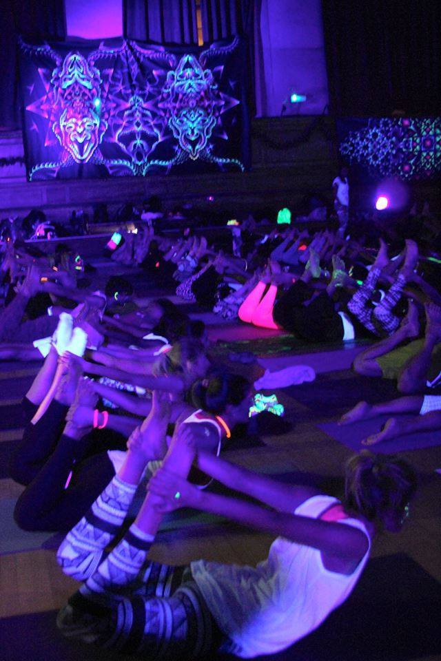 butfirstbreakfast:  Black and Light Yoga, LondonWe believe that yoga and dance a