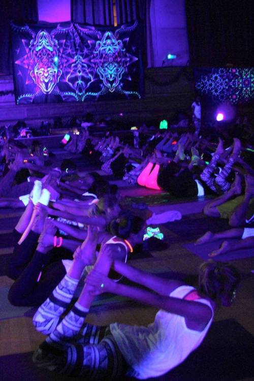 butfirstbreakfast:  Black and Light Yoga, LondonWe believe that yoga and dance a fantastic forms of meditation and are a fast track way to finding a spiritual connection with your fellow.A beautiful balance between a strong flowing yoga practice and