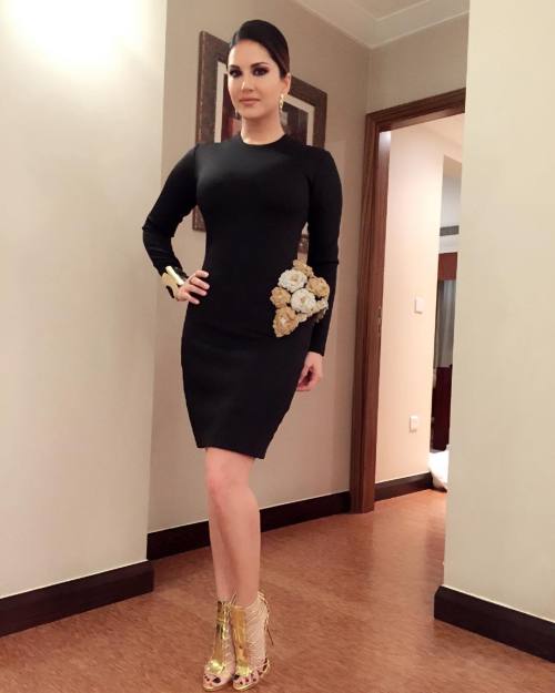 1nstagrambabes:  Thanks @kashmiraaofficial for this really stylish dress. Styled by @hitendrakapopara by sunnyleone